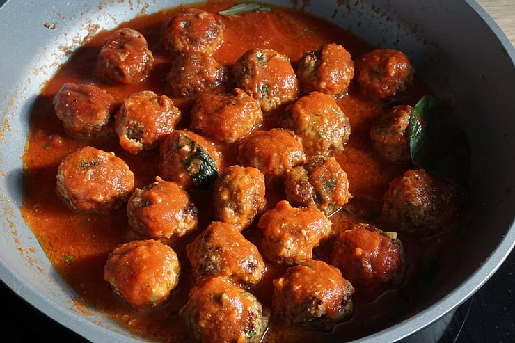 Meatballs in Tomato and Basil Sauce (Polpette al Sugo) - La Vie Bami - Food  Blog